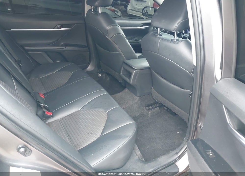2018 TOYOTA CAMRY SE VIN: 4T1B11HK5JU072769