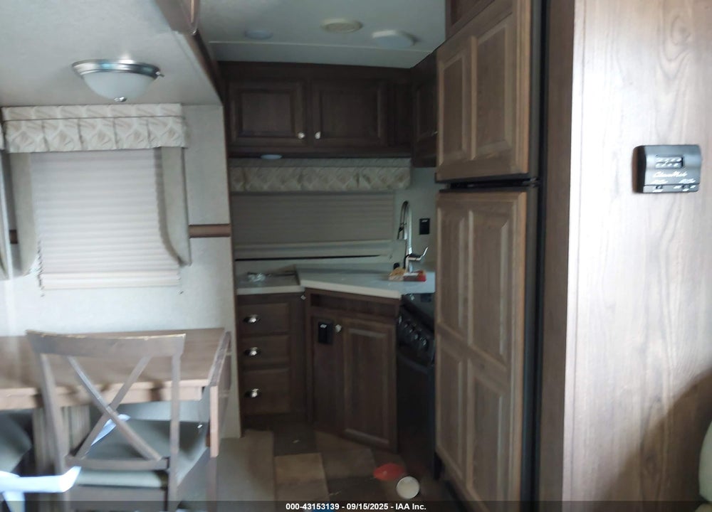 2016 FOREST RIVER FLAGSTAFF CLASSIC VIN: 4X4TFLG27G1871531