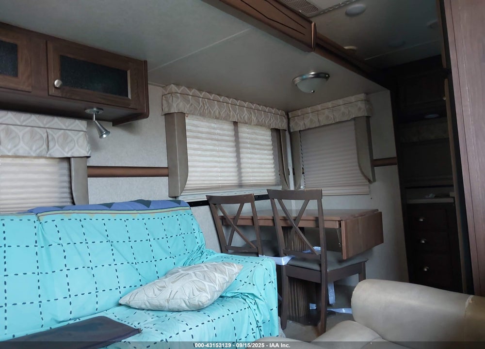 2016 FOREST RIVER FLAGSTAFF CLASSIC VIN: 4X4TFLG27G1871531