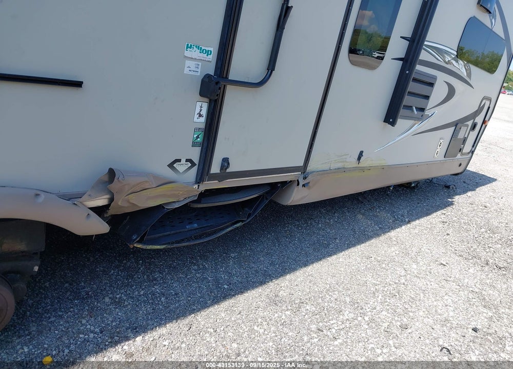 2016 FOREST RIVER FLAGSTAFF CLASSIC VIN: 4X4TFLG27G1871531