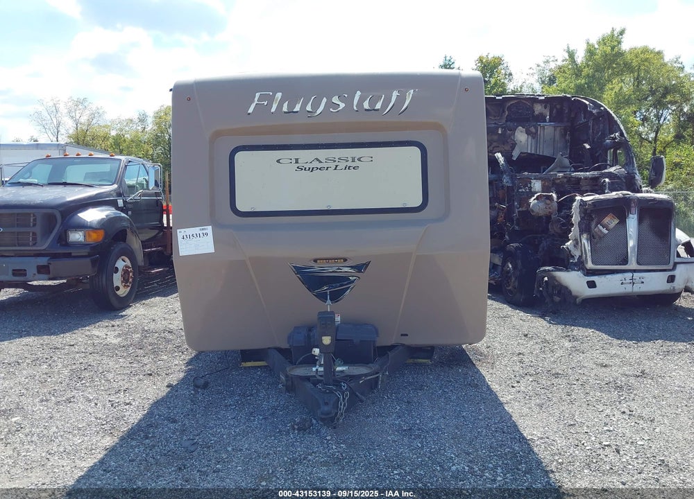 2016 FOREST RIVER FLAGSTAFF CLASSIC VIN: 4X4TFLG27G1871531