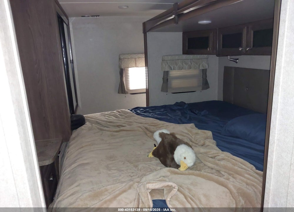 2016 FOREST RIVER FLAGSTAFF CLASSIC VIN: 4X4TFLG27G1871531