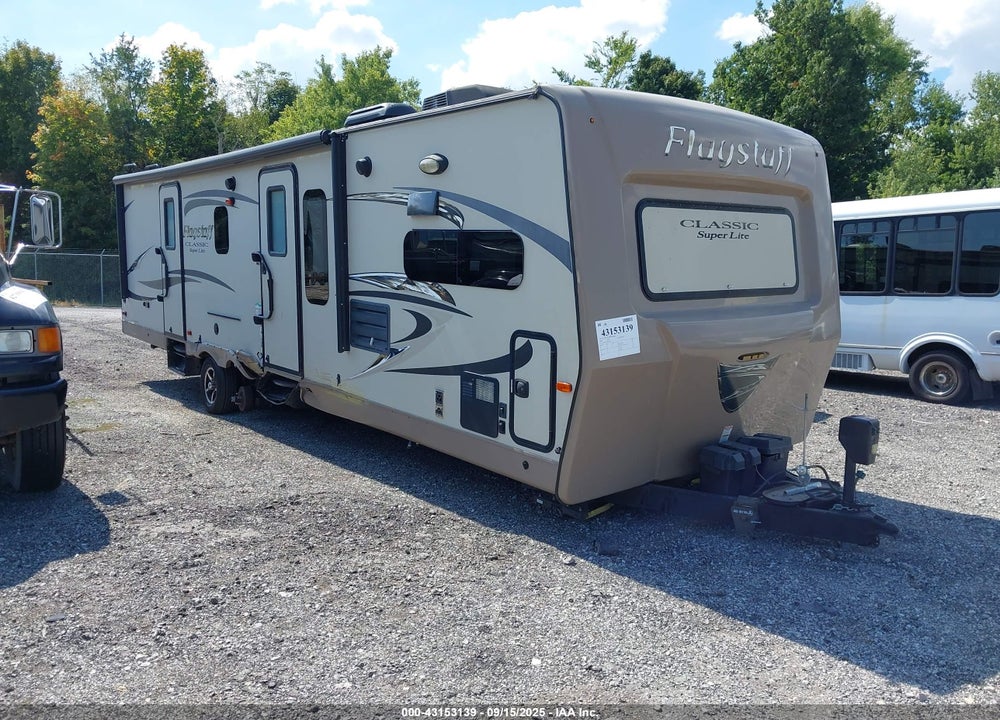 2016 FOREST RIVER FLAGSTAFF CLASSIC VIN: 4X4TFLG27G1871531