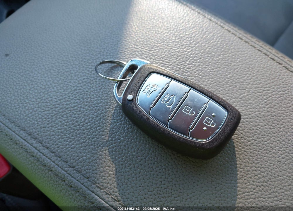 2016 HYUNDAI TUCSON VIN: KM8J33A2XGU142271