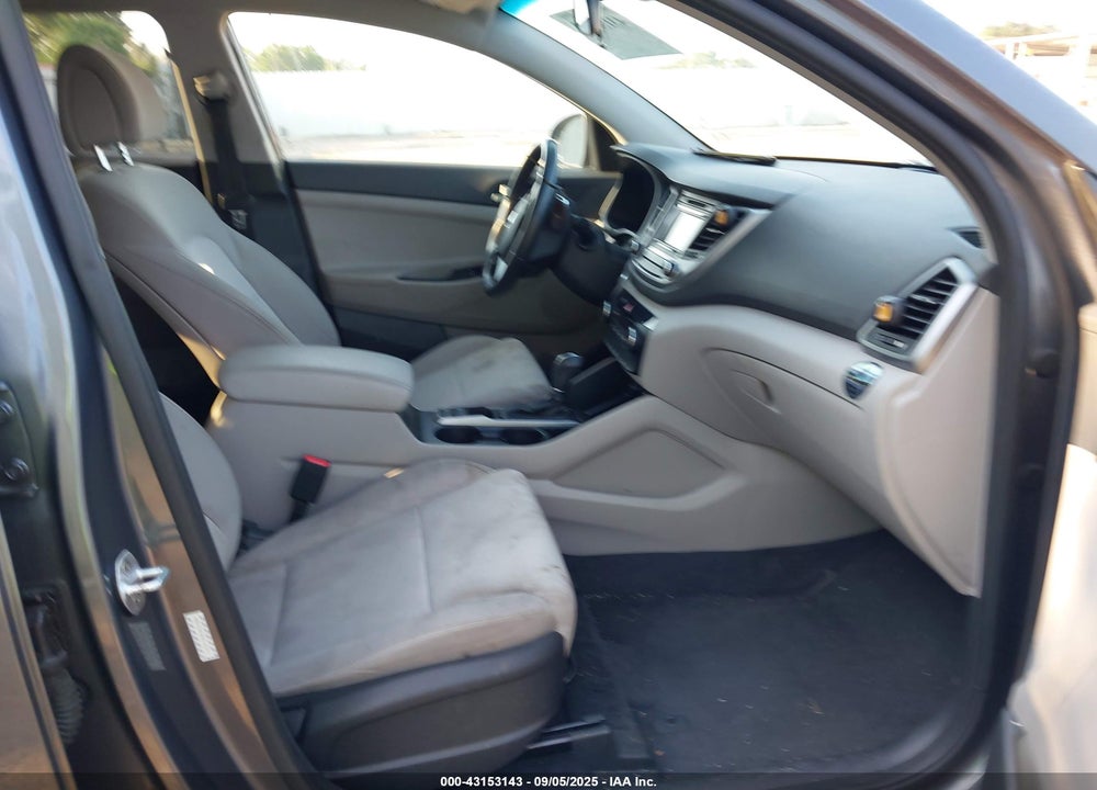 2016 HYUNDAI TUCSON VIN: KM8J33A2XGU142271