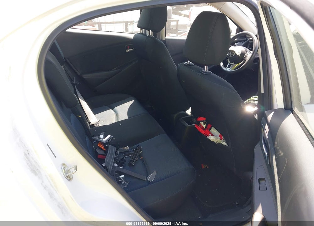 2016 SCION IA VIN: 3MYDLBZV7GY132127