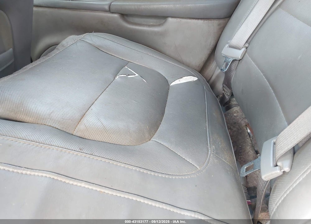 2004 CADILLAC DEVILLE DTS VIN: 1G6KF57904U210351