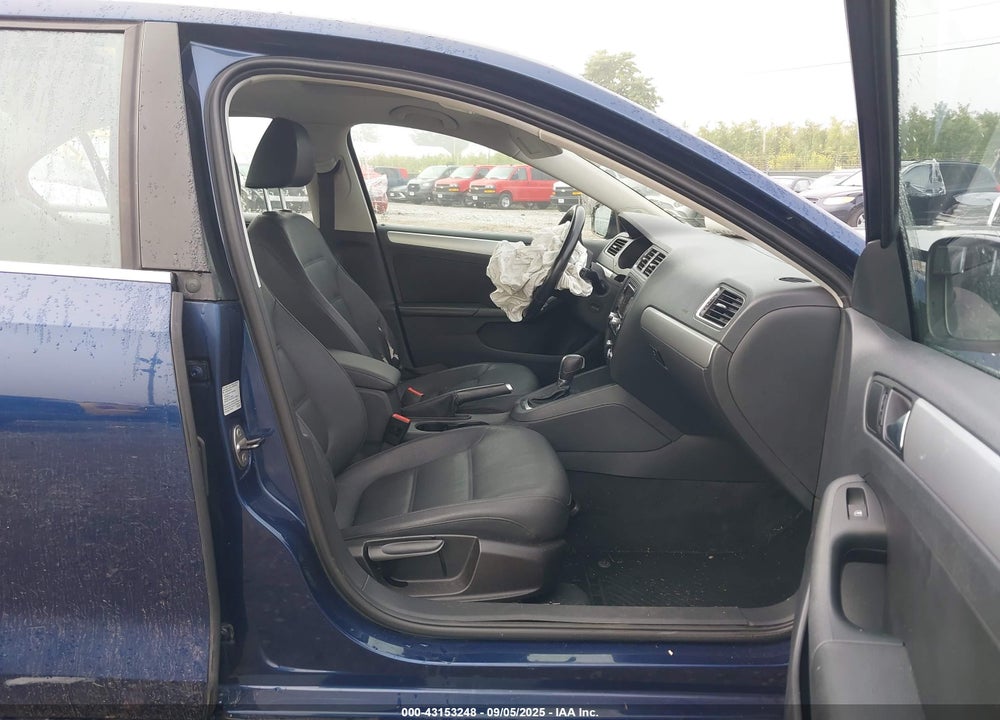 2011 VOLKSWAGEN JETTA VIN: 3VWLZ7AJ5BM345041