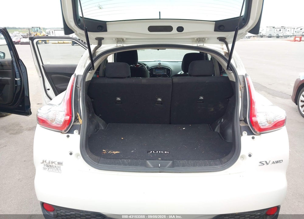 2015 NISSAN JUKE VIN: JN8AF5MV4FT561397
