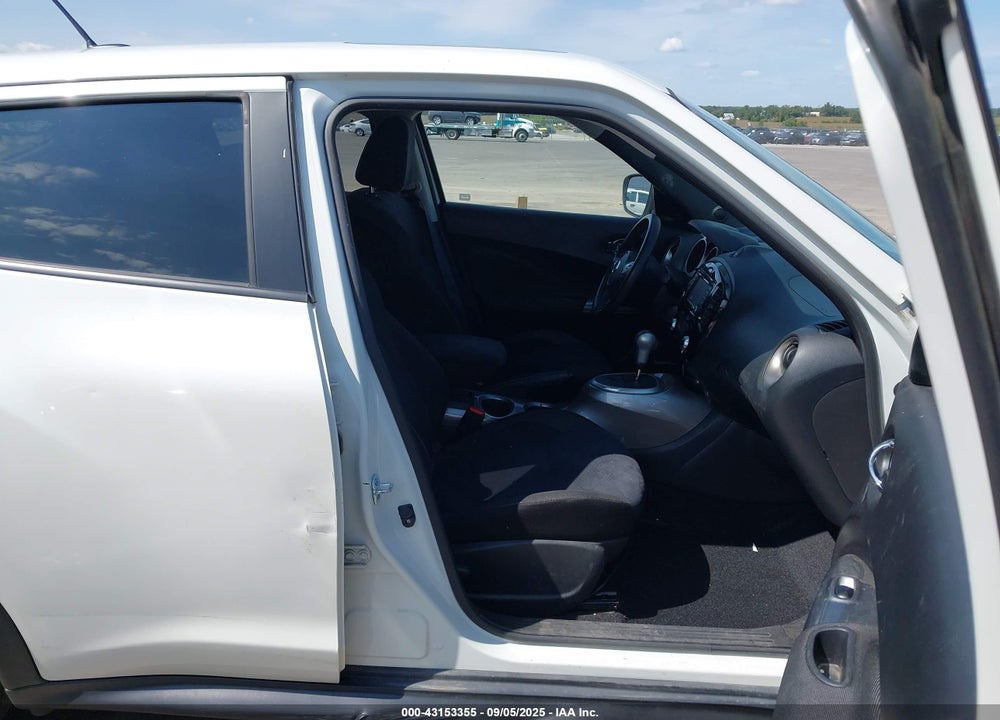 2015 NISSAN JUKE VIN: JN8AF5MV4FT561397