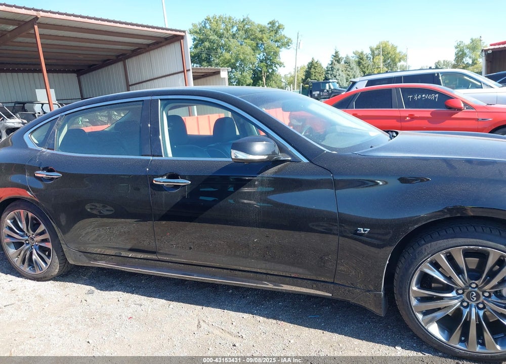 2017 INFINITI Q70 VIN: JN1BY1PR1HM210707