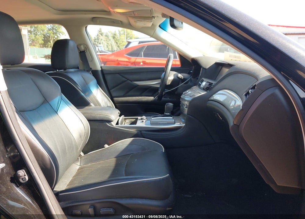 2017 INFINITI Q70 VIN: JN1BY1PR1HM210707