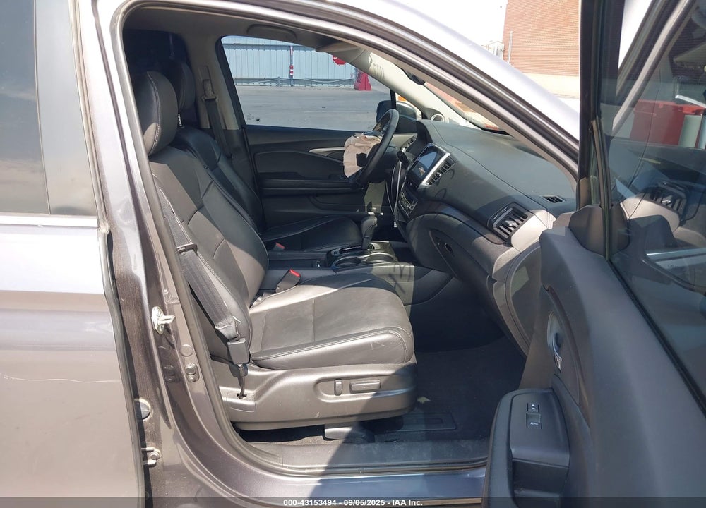 2018 HONDA PILOT VIN: 5FNYF5H64JB015238
