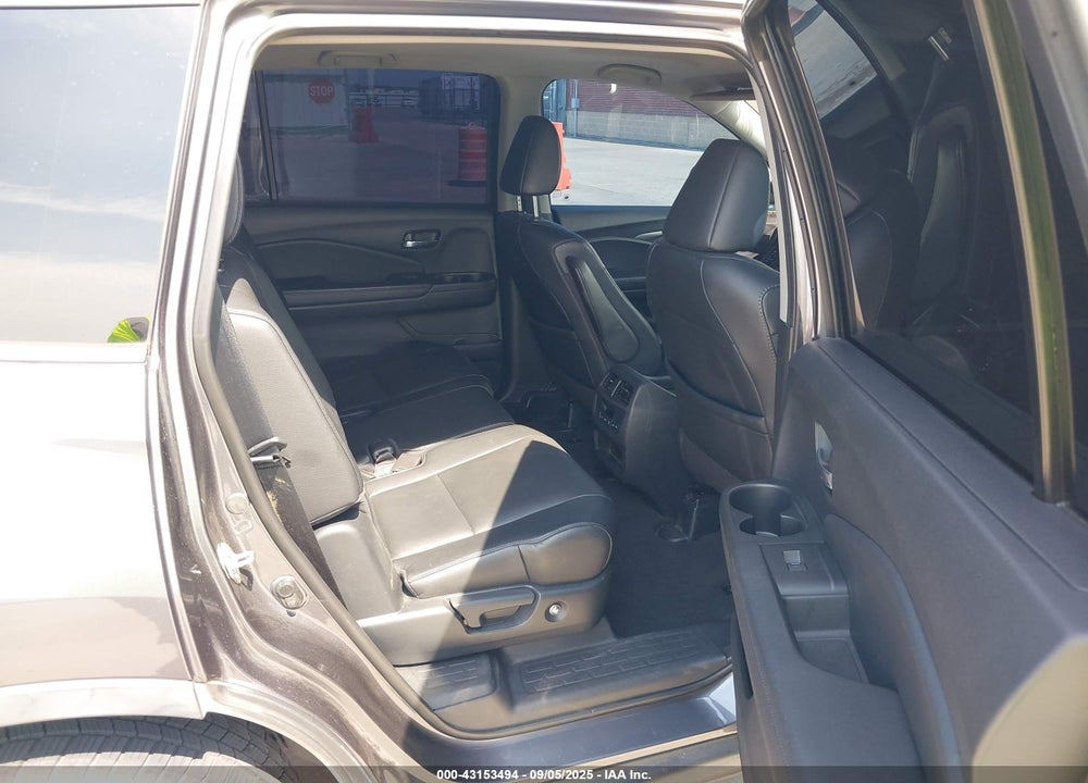 2018 HONDA PILOT VIN: 5FNYF5H64JB015238