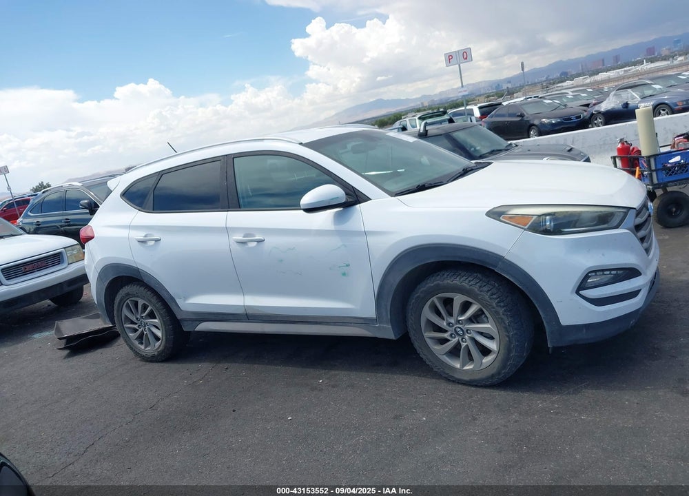 2017 HYUNDAI TUCSON SE VIN: KM8J33A46HU446779