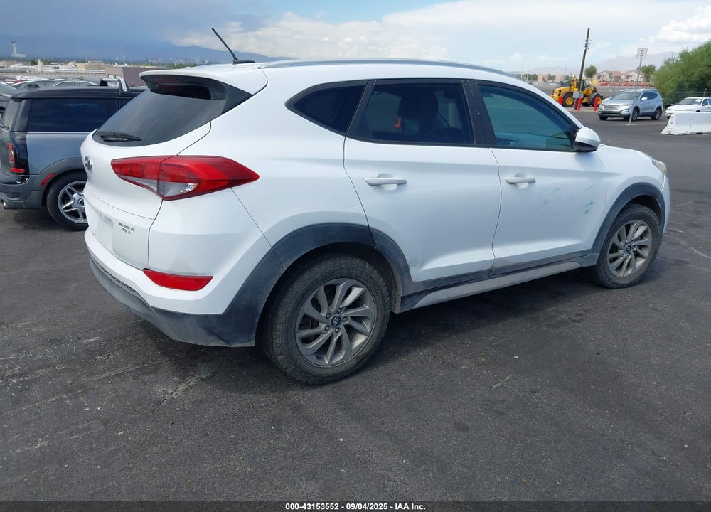 2017 HYUNDAI TUCSON SE VIN: KM8J33A46HU446779