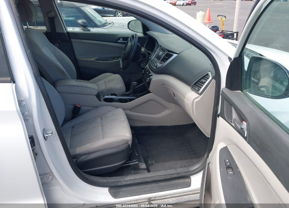 2017 HYUNDAI TUCSON SE VIN: KM8J33A46HU446779