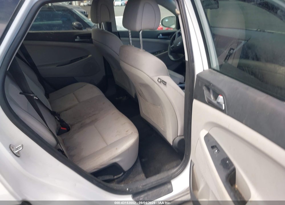 2017 HYUNDAI TUCSON SE VIN: KM8J33A46HU446779