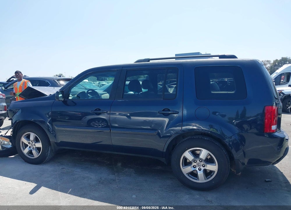 2011 HONDA PILOT VIN: 5FNYF3H67BB037353