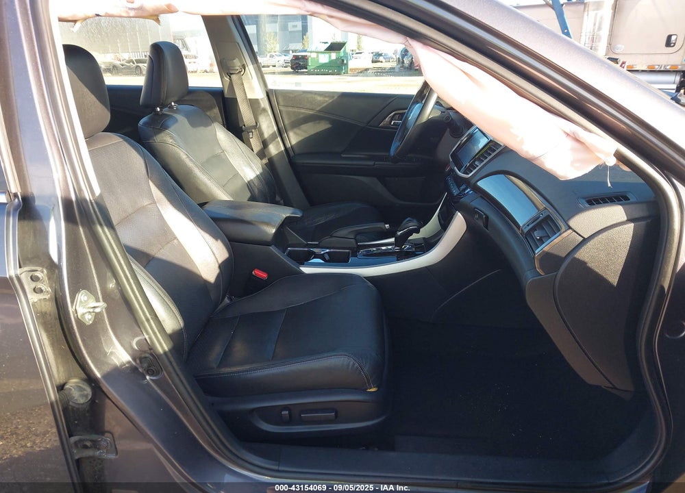 2017 HONDA ACCORD VIN: 1HGCR3F8XHA034133