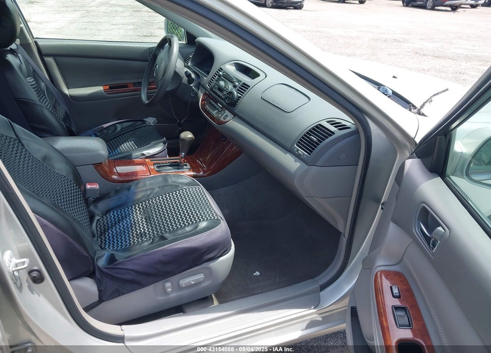 2005 TOYOTA CAMRY XLE VIN: 4T1BE32K15U075747