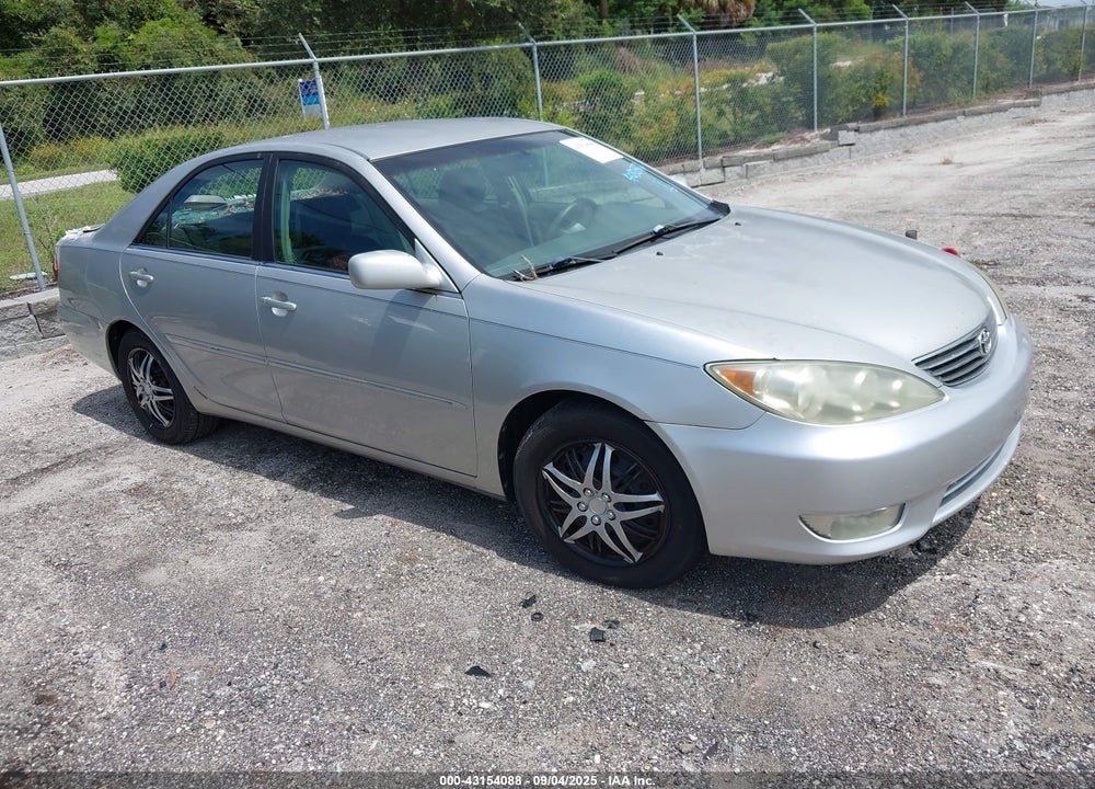 2005 TOYOTA CAMRY XLE VIN: 4T1BE32K15U075747
