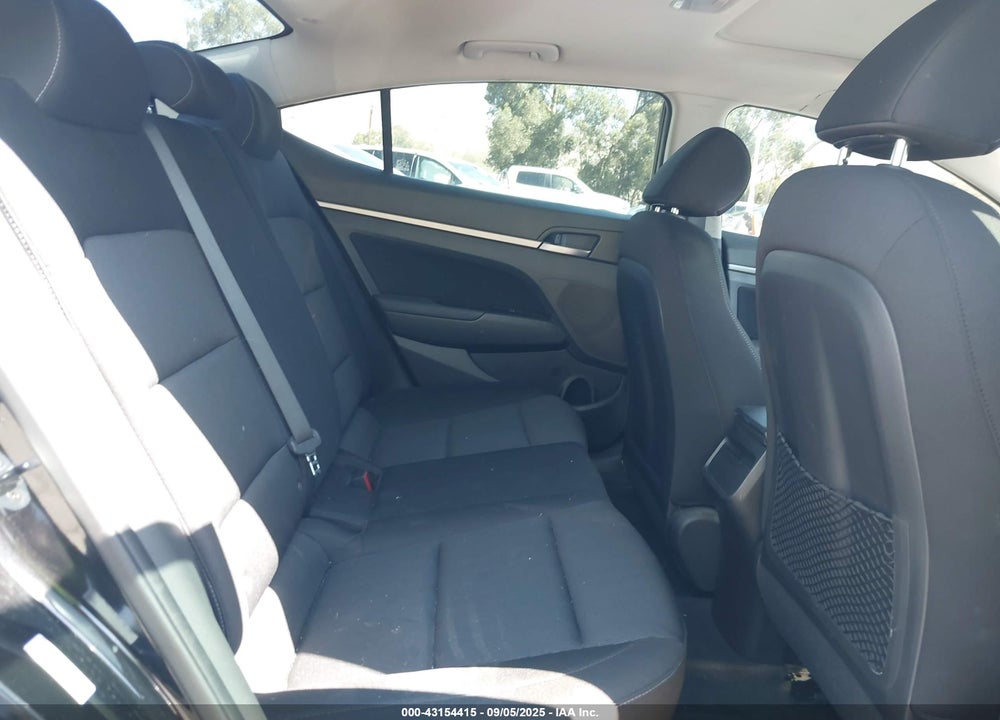 2017 HYUNDAI ELANTRA VIN: KMHD84LF7HU407265