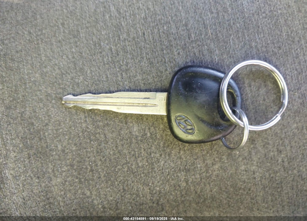 2005 HYUNDAI SONATA GLS/LX VIN: KMHWF35HX5A177578