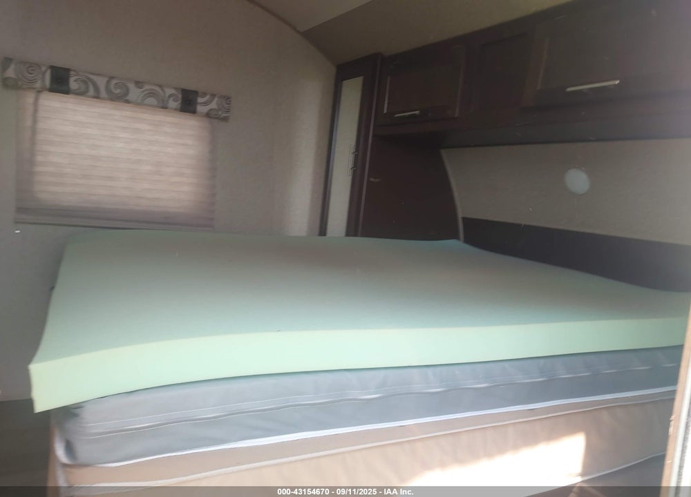2016 CHEROKEE BY FOREST R GREY WOLF SERIES M-2 VIN: 4X4TCKB20GK033071