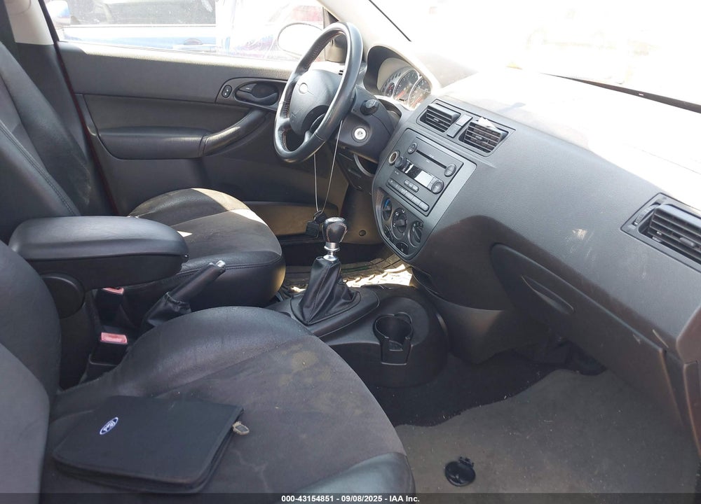 2005 FORD FOCUS ZX4 VIN: 1FAFP38Z35W110786