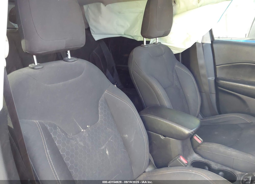 2019 JEEP COMPASS SPORT FWD VIN: 3C4NJCAB8KT636983