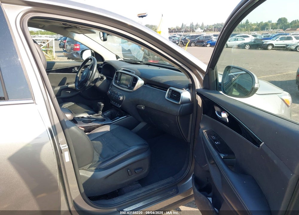 2016 KIA SORENTO 3.3L SX VIN: 5XYPKDA56GG087319