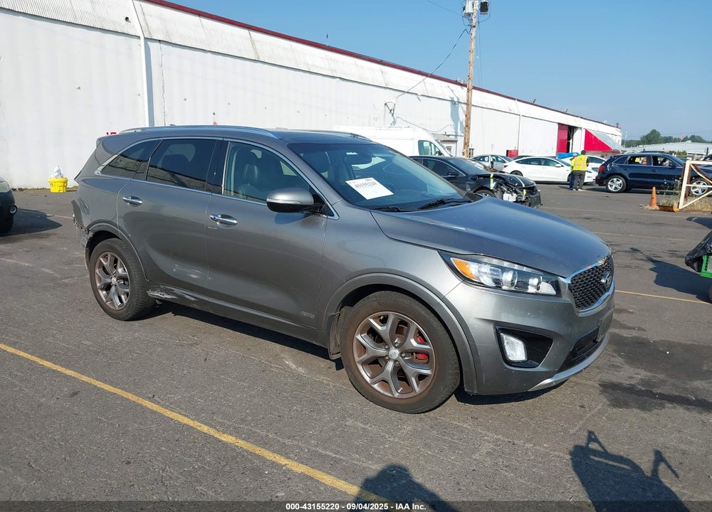 2016 KIA SORENTO 3.3L SX VIN: 5XYPKDA56GG087319