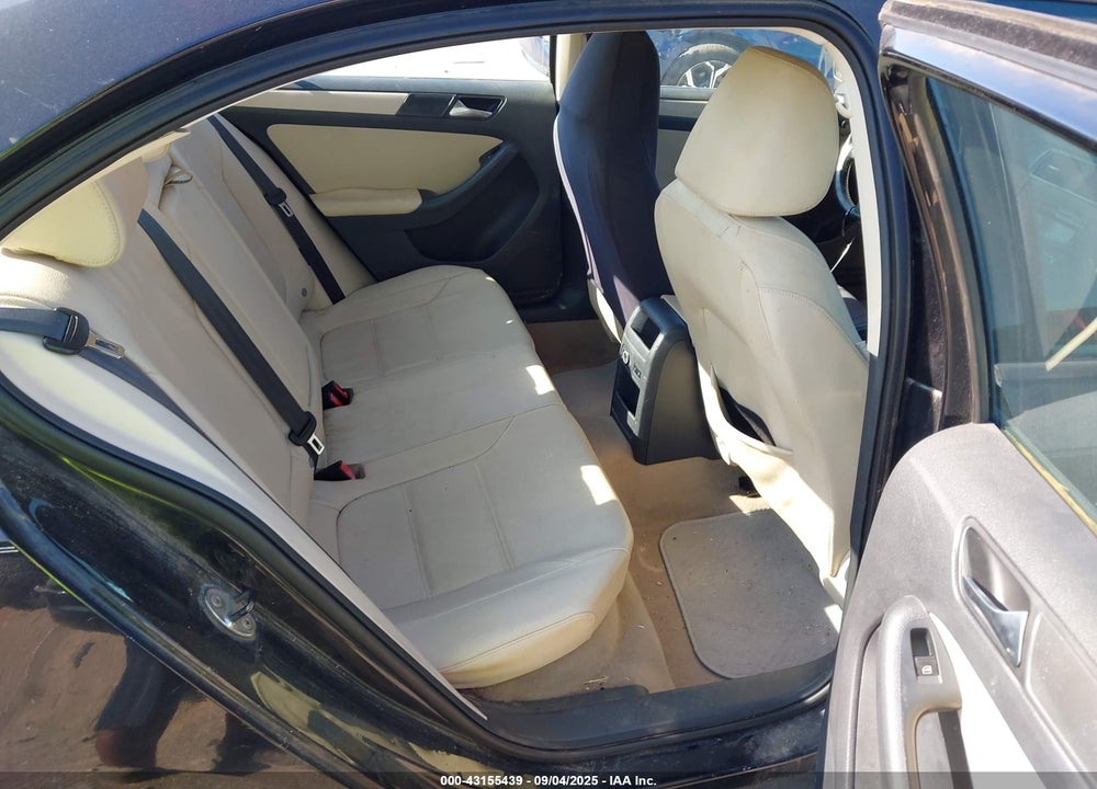 2011 VOLKSWAGEN JETTA VIN: 3VWDX7AJ1BM027461
