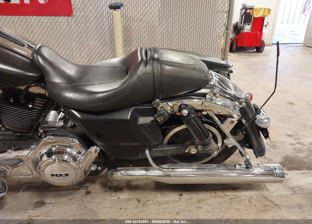 2013 HARLEY-DAVIDSON FLHX STREET GLIDE VIN: 1HD1KBM1XDB627472