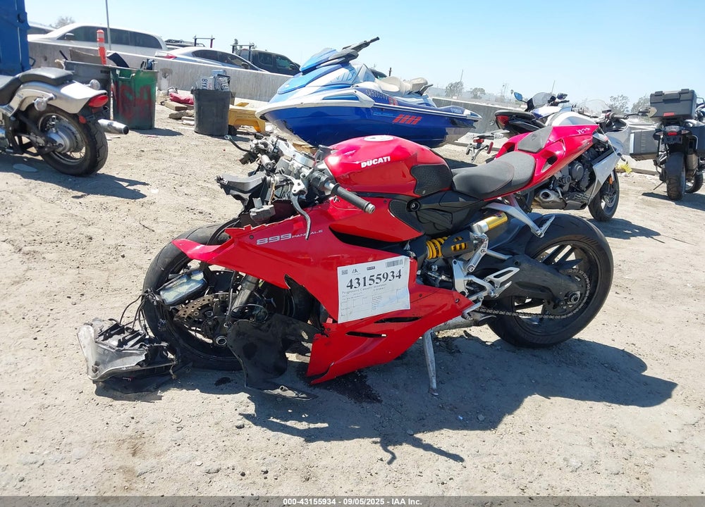 2015 DUCATI SUPERBIKE 899 PANIGALE VIN: ZDM14BUW6FB025117