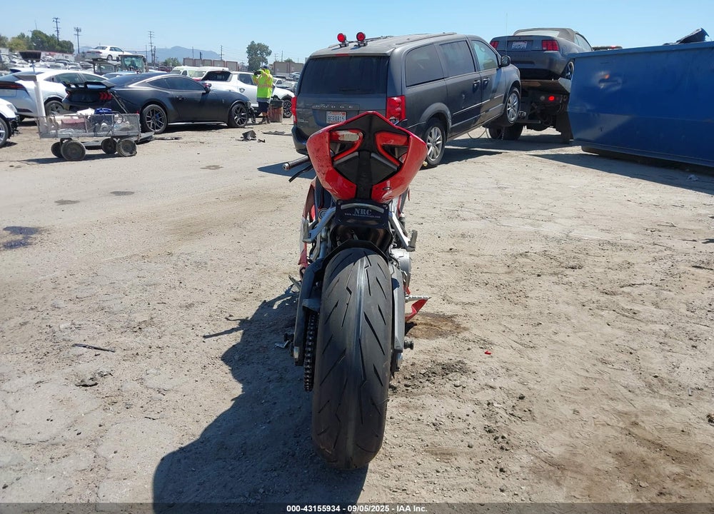 2015 DUCATI SUPERBIKE 899 PANIGALE VIN: ZDM14BUW6FB025117