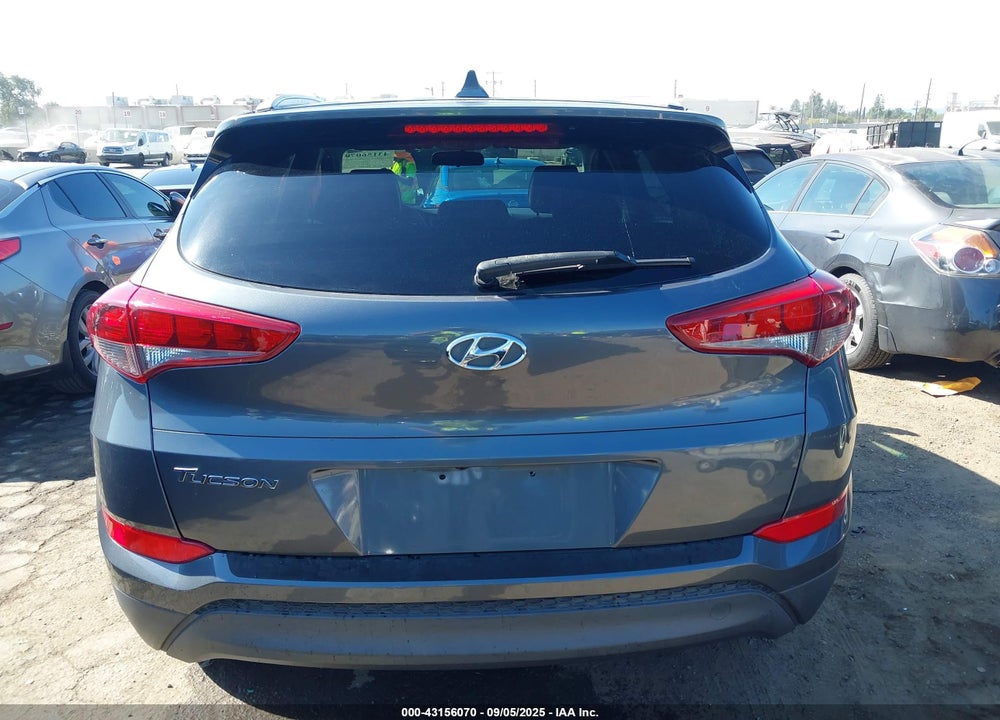 2018 HYUNDAI TUCSON VIN: KM8J33A48JU696742