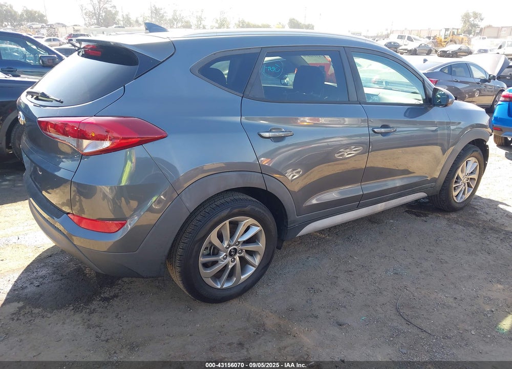 2018 HYUNDAI TUCSON VIN: KM8J33A48JU696742