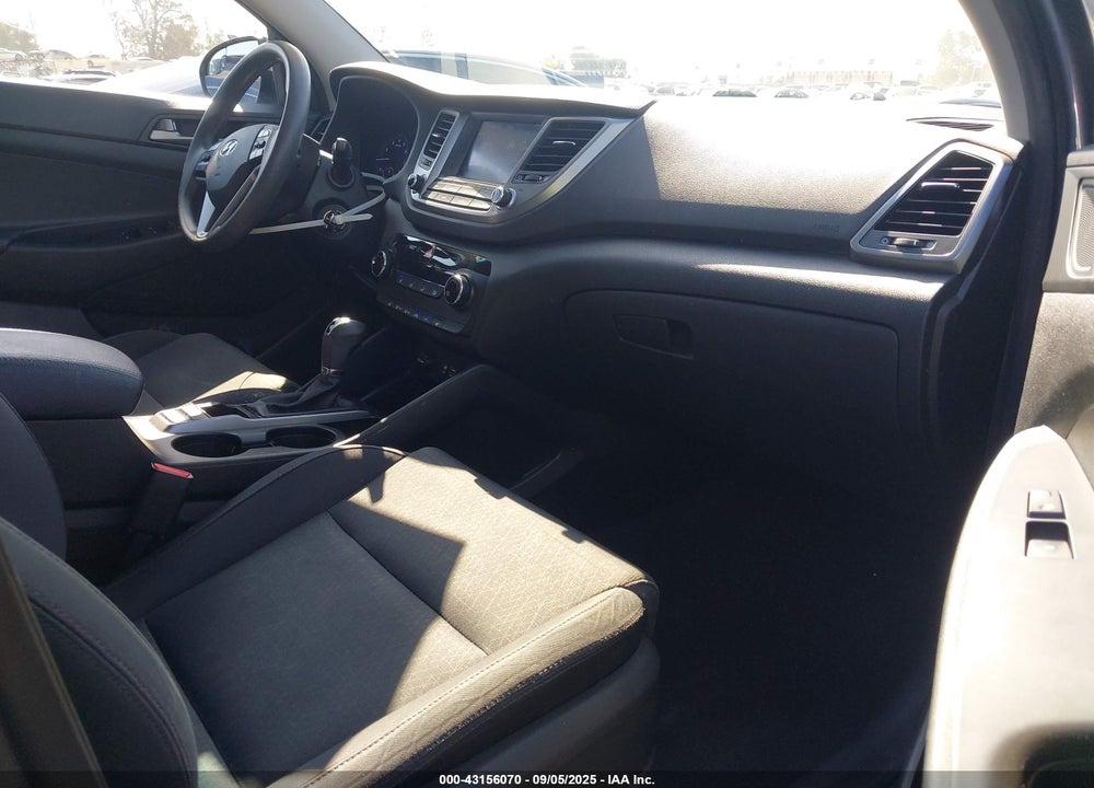 2018 HYUNDAI TUCSON VIN: KM8J33A48JU696742
