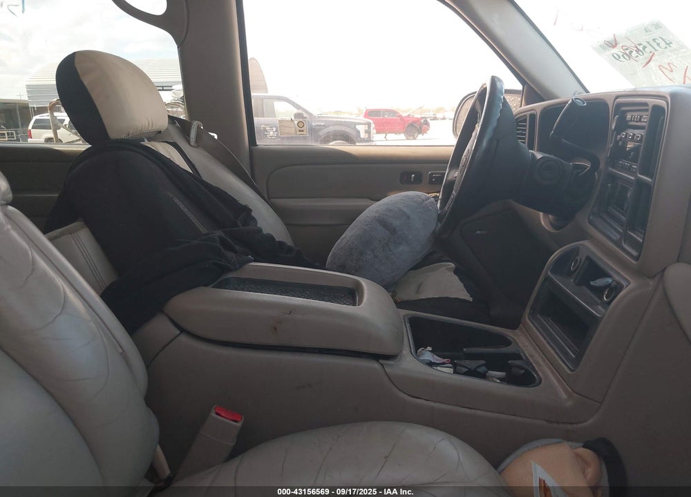 2005 CHEVROLET SUBURBAN 1500 LT VIN: 1GNEC16Z25J157417