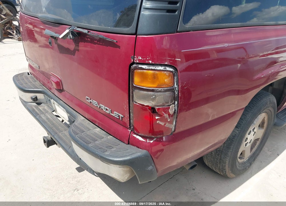 2005 CHEVROLET SUBURBAN 1500 LT VIN: 1GNEC16Z25J157417