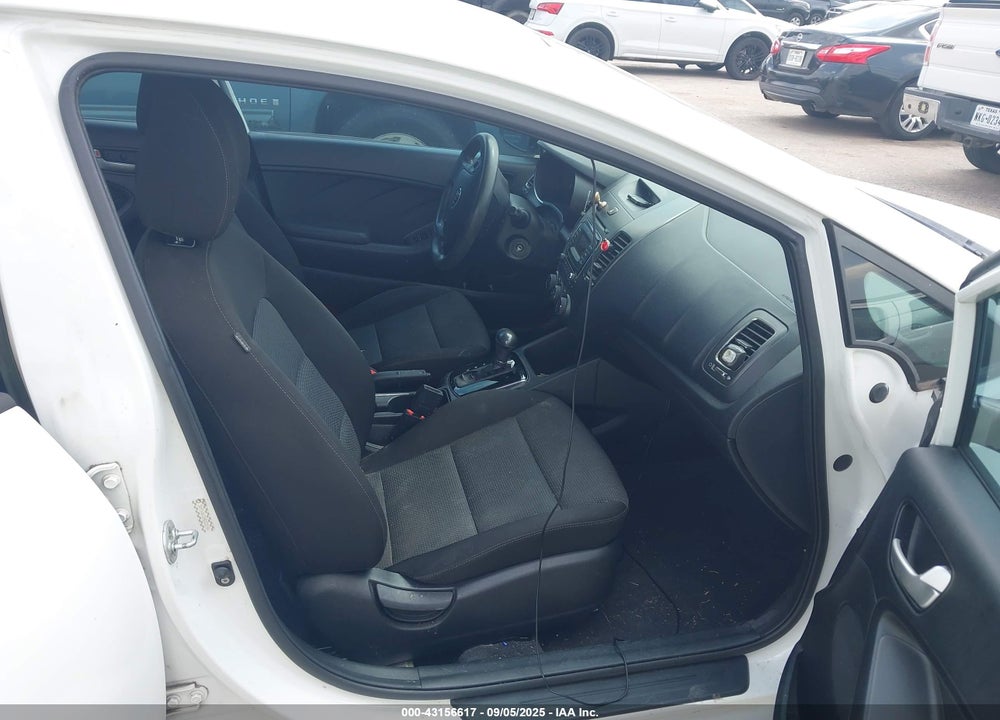 2017 KIA FORTE VIN: 3KPFK4A72HE072196