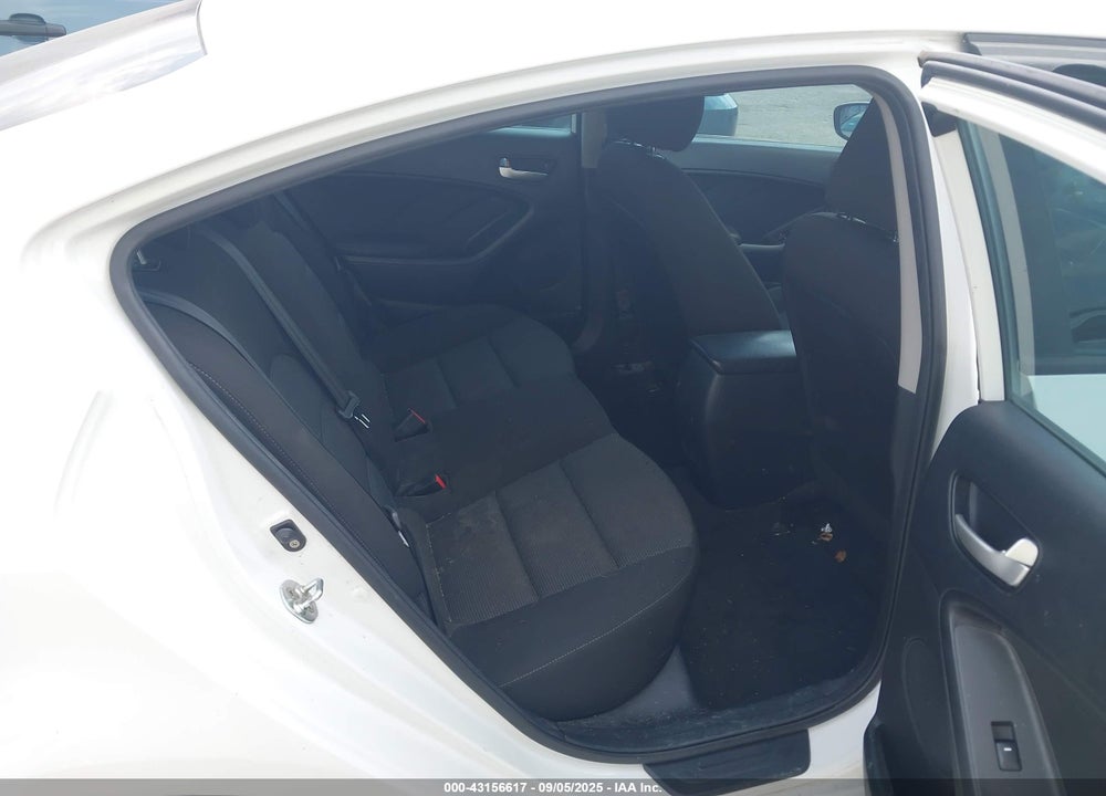 2017 KIA FORTE VIN: 3KPFK4A72HE072196