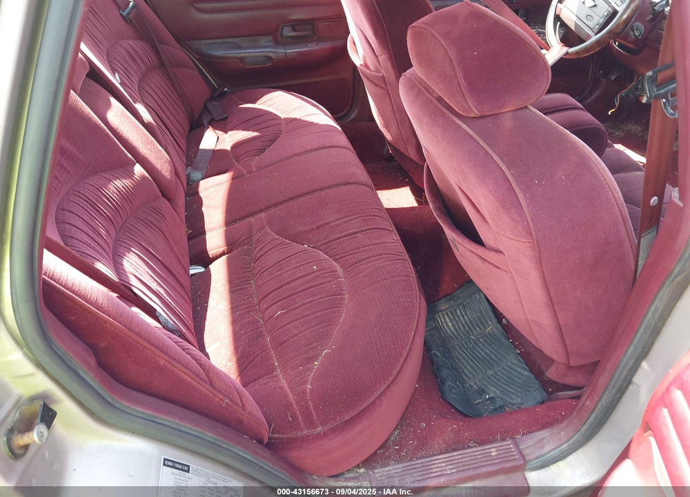 1995 FORD CROWN VICTORIA VIN: 2FALP74W2SX196680