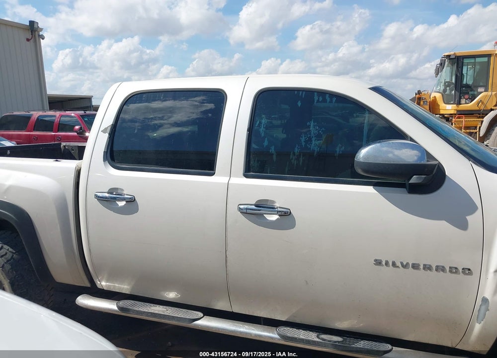 2011 CHEVROLET SILVERADO 1500 VIN: 3GCPKSE38BG387953