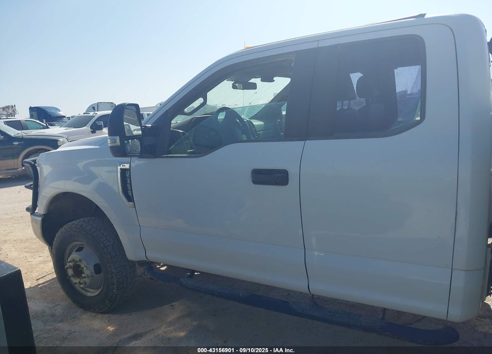 2018 FORD F-350 CHASSIS XL VIN: 1FD8X3H60JEC49097