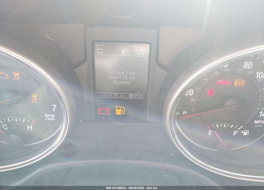 2011 JEEP GRAND CHEROKEE VIN: 1J4RR5GT1BC608017