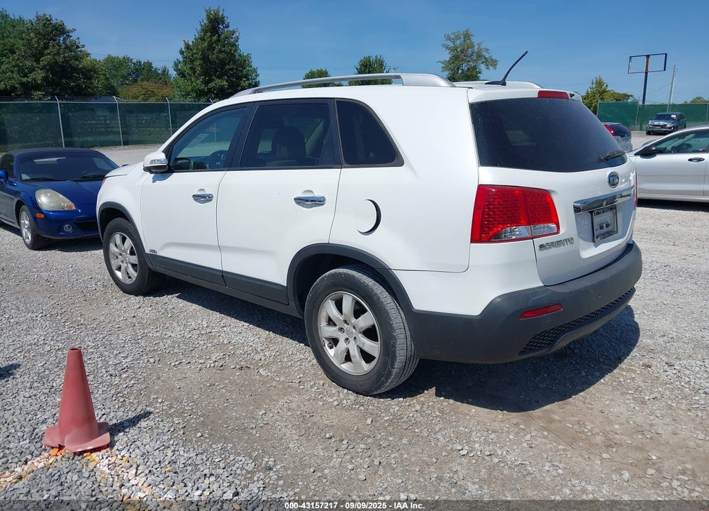 2011 KIA SORENTO LX VIN: 5XYKTCA11BG172379