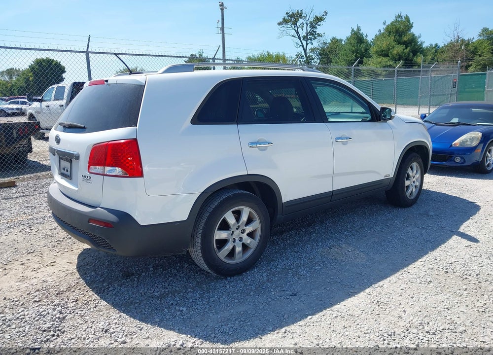 2011 KIA SORENTO LX VIN: 5XYKTCA11BG172379